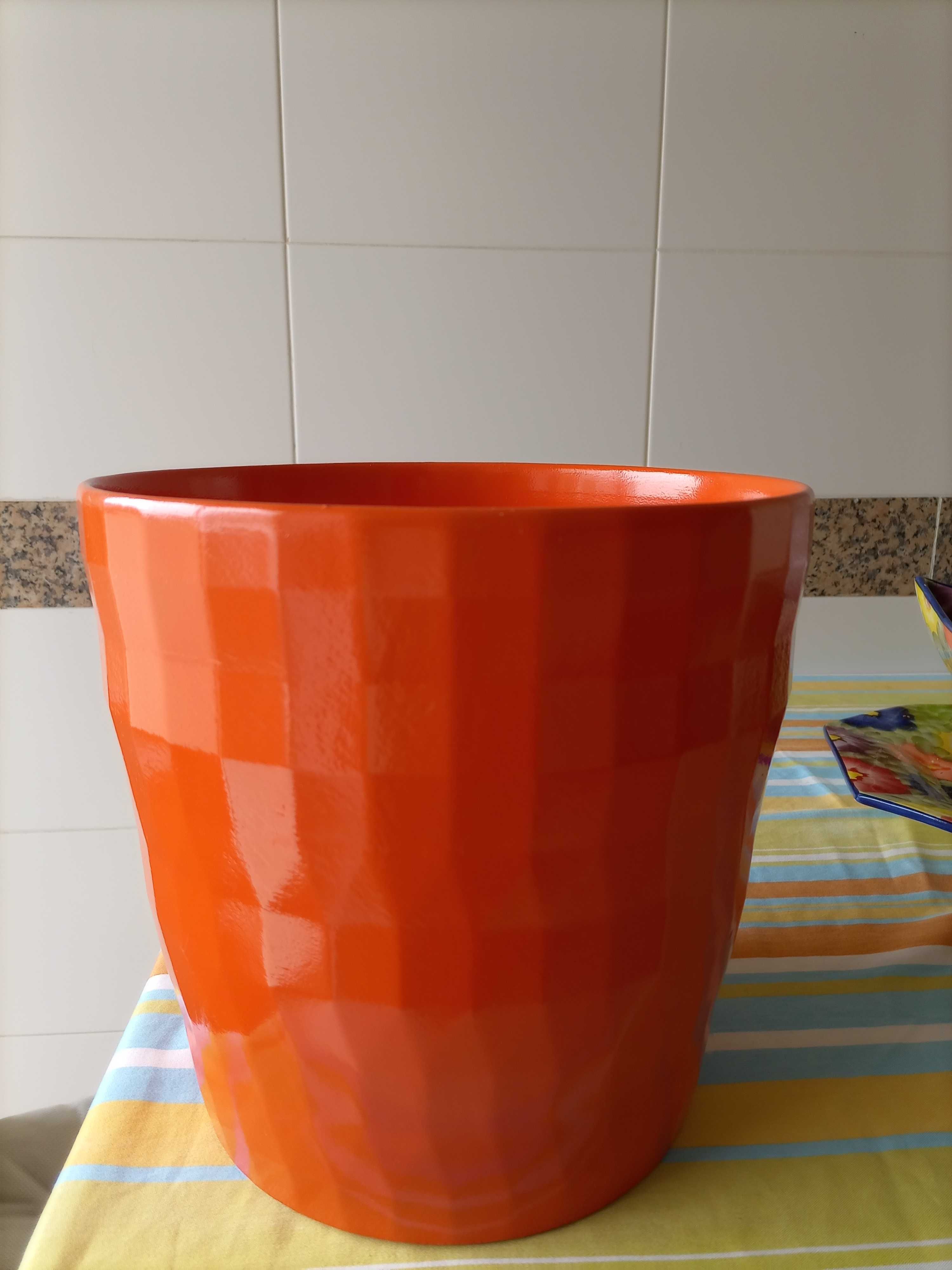 Vaso de cerâmica cor de laranja - Novo