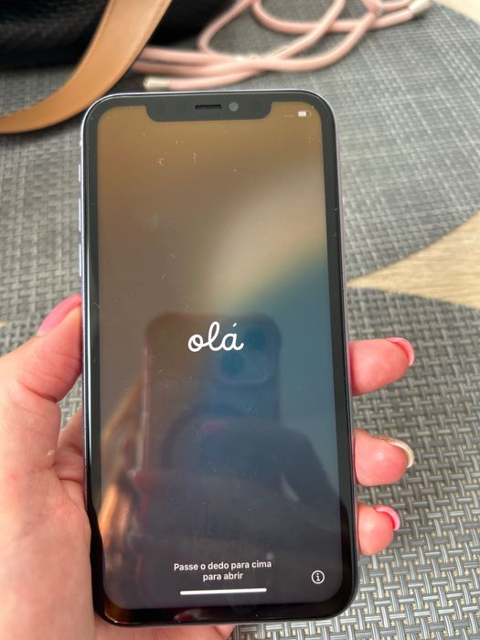 iPhone 11 Roxo – 64GB (Bom estado)