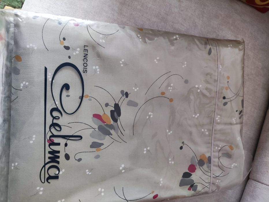 Lençóis de cama nunca usados