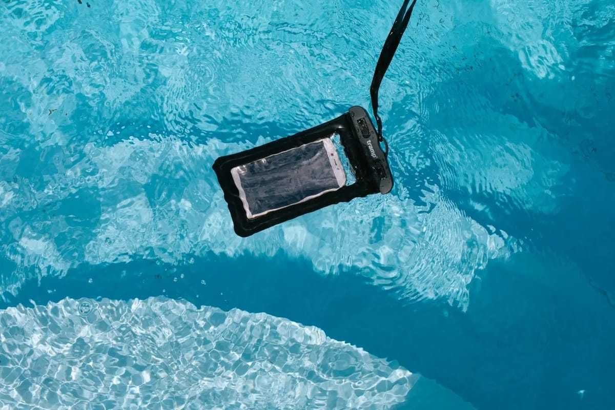 Плавающий гермочехол для смартфона/денег/документов 107х180 см Tramp