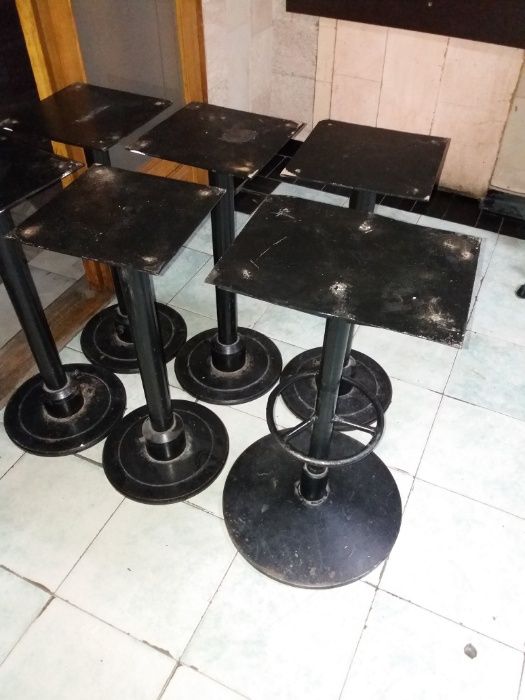 Столы для бара на металлических стойках