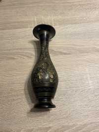 Recznie zdobiony, metalowy wazon z Indii - unikat
