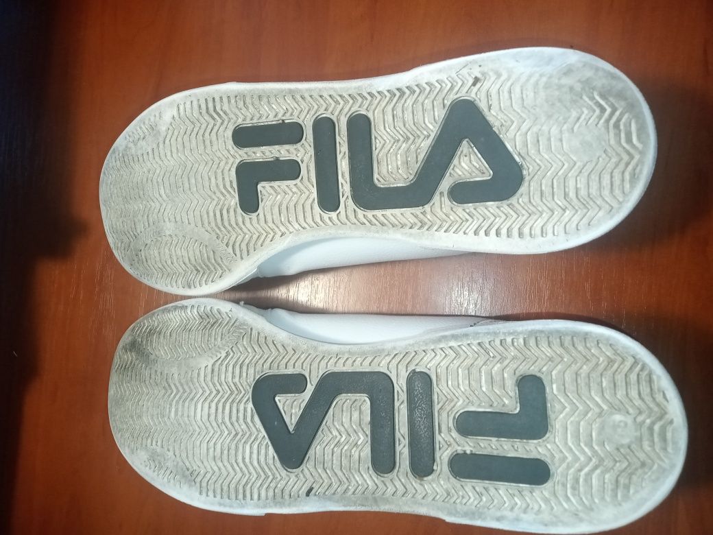 Продам кросівки Fila