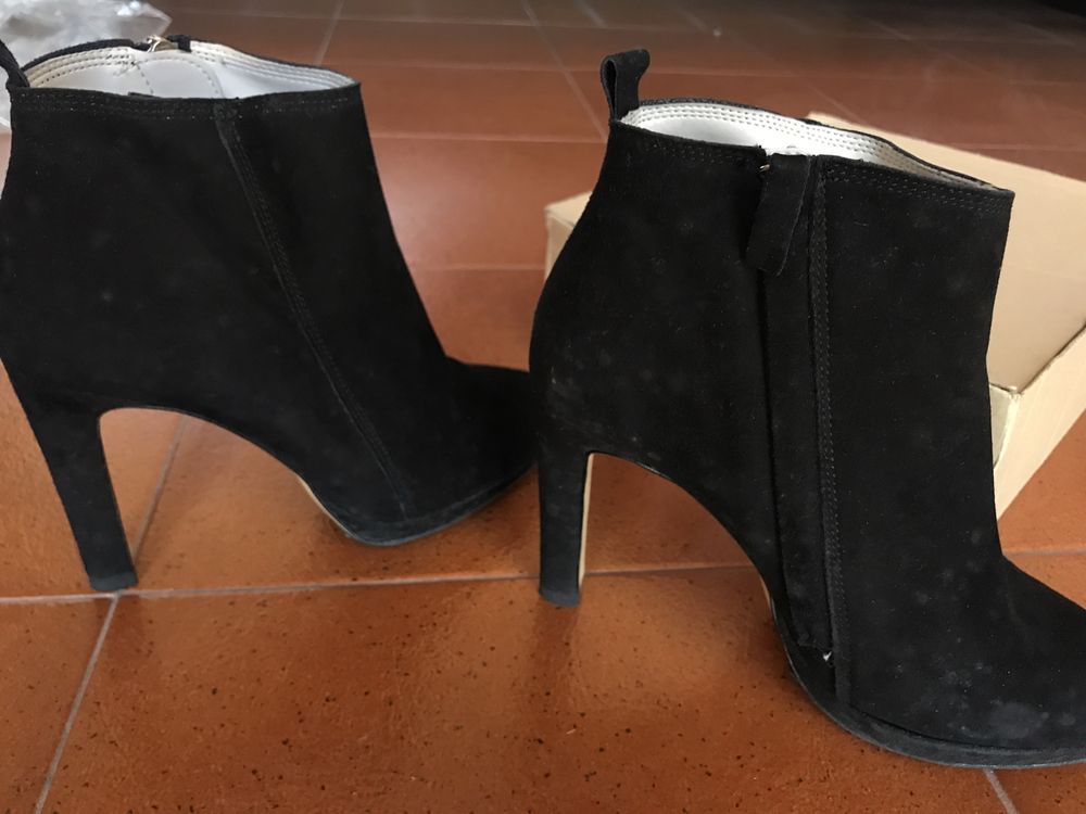 Botas pele/camurça salto alto preto Zara