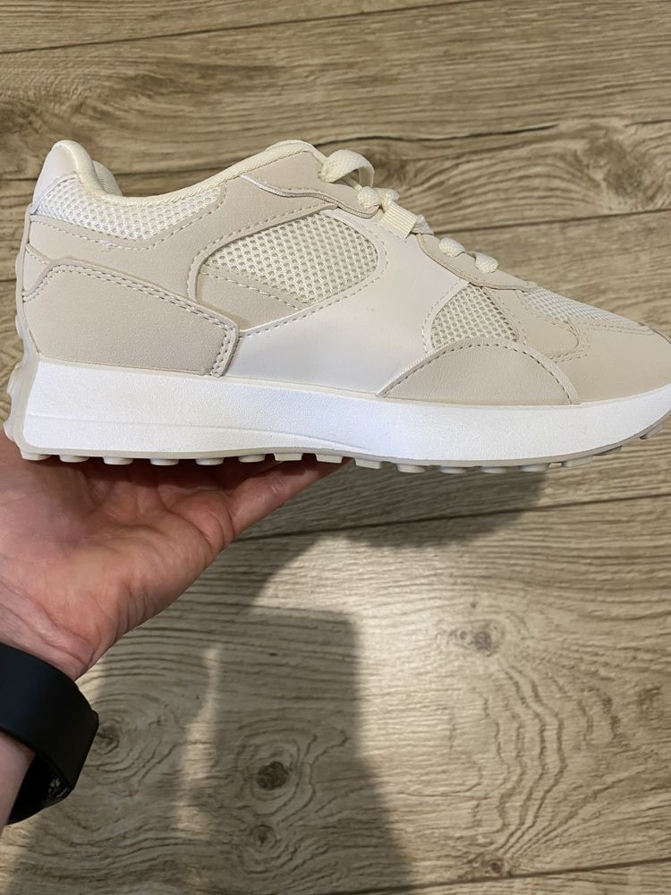 Beżowe sneakersy 36