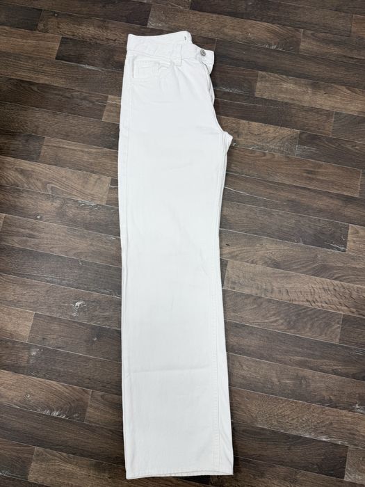 Сучасні стильні джинси  білого кольору Mango 34 розмір