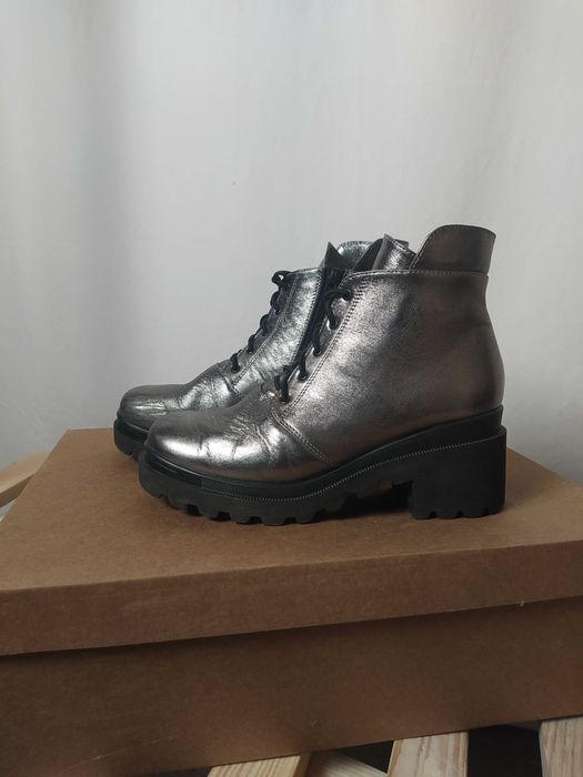 Демісезонні ботінки, срібляста шкіра