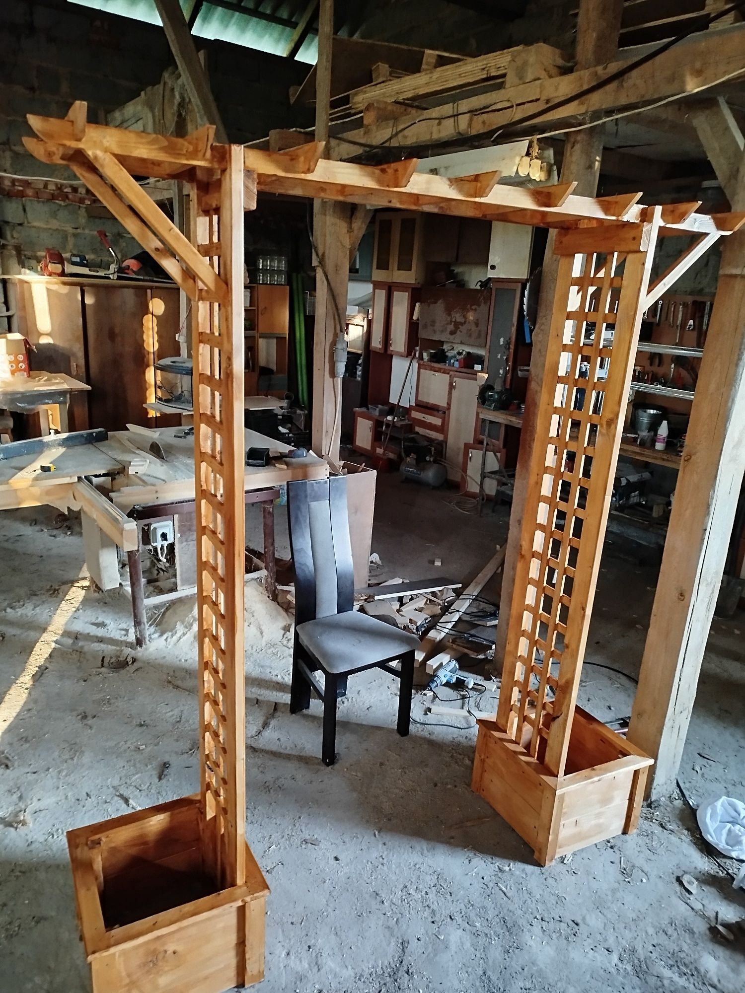 Pergola z donicami