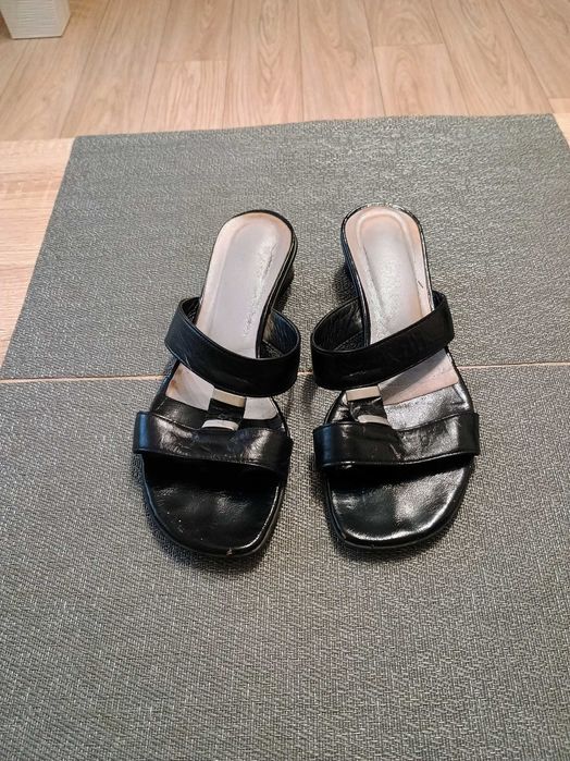 Klapki damskie na obcasie