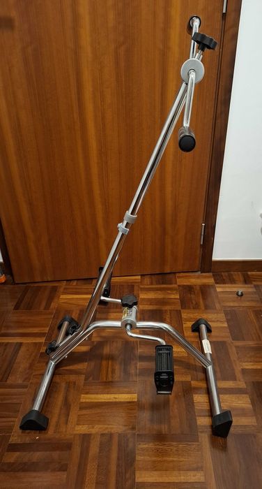 Pedaleira ergométrica portátil e ajustável