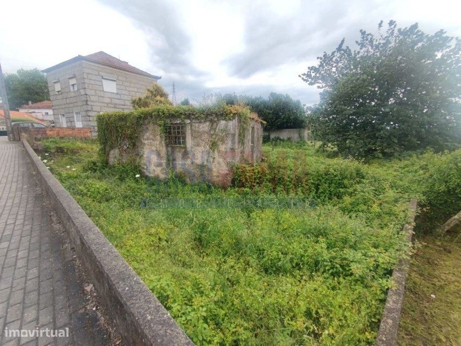 Moradia para recuperar em Carreira - Vila Nova de Famalicão