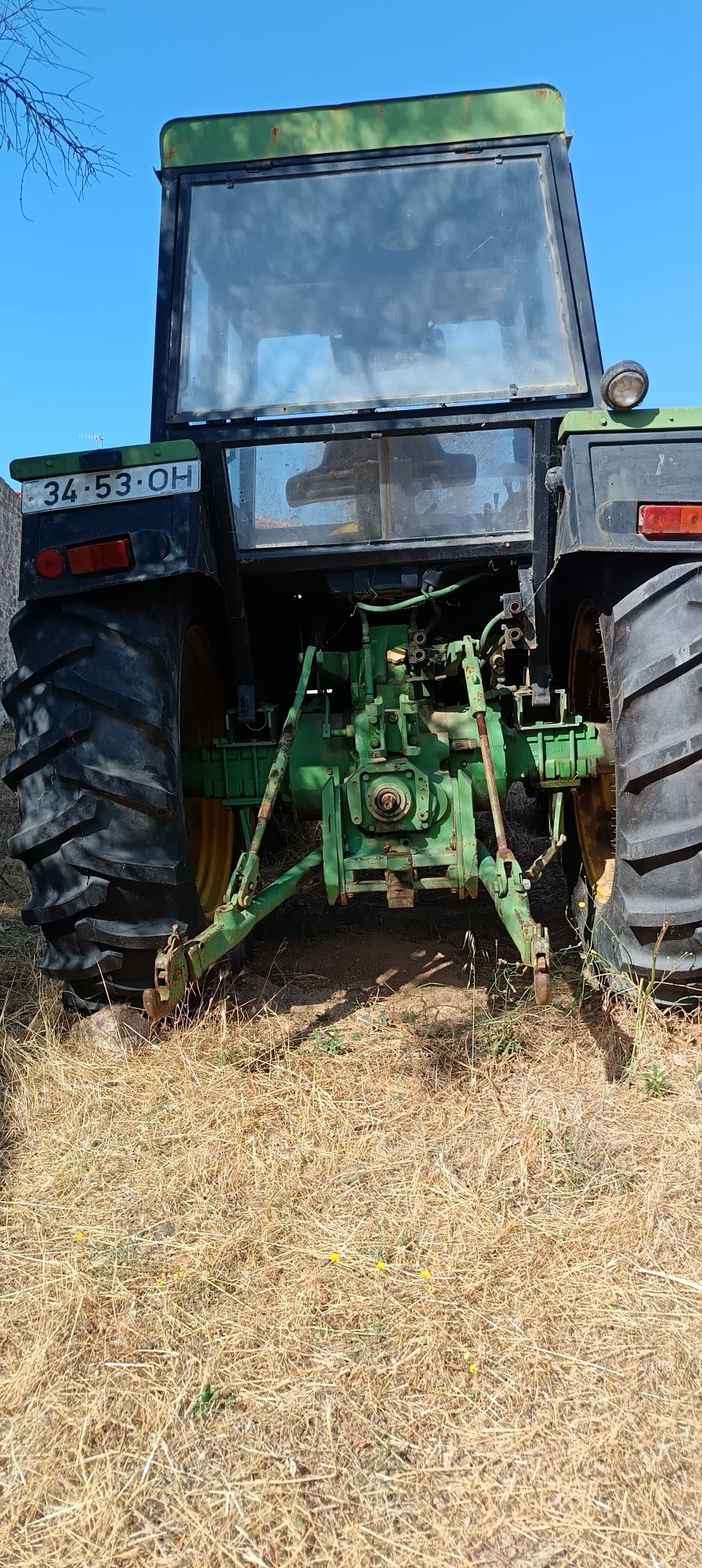 Trator John Deere com Alfaias Agrícolas
