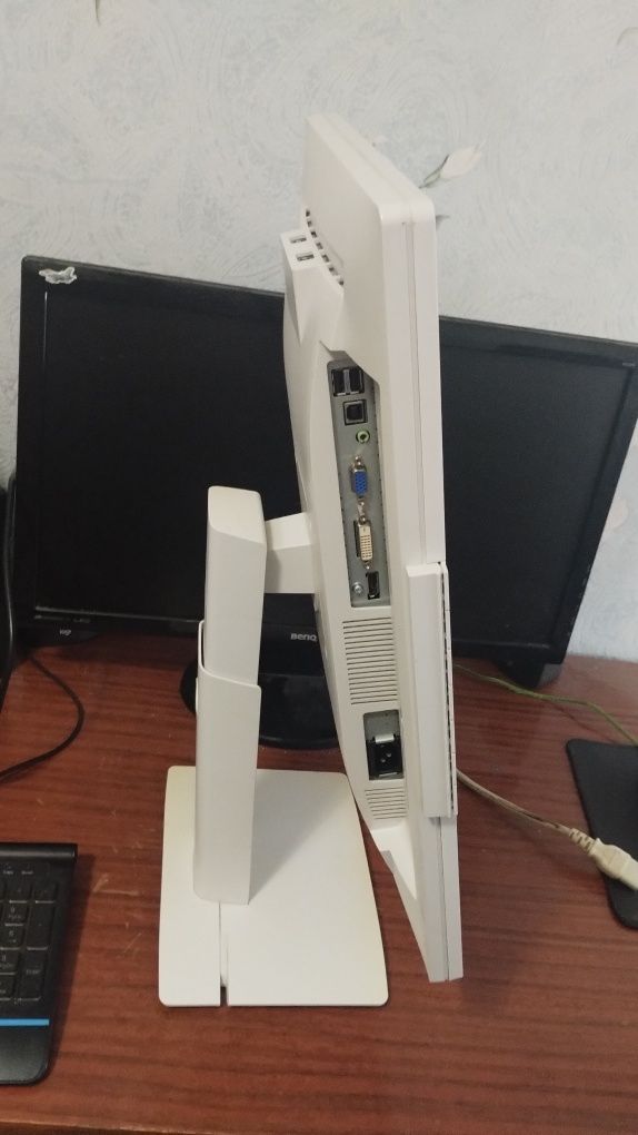 Монитор 22" профессиональный Fujitsu B22W-6