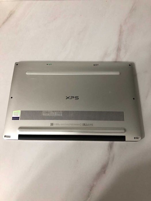 Dell XPS 13 дюймов 9370/i5-8250U//256 8 ГБ/графика UHD 620/веб-камера