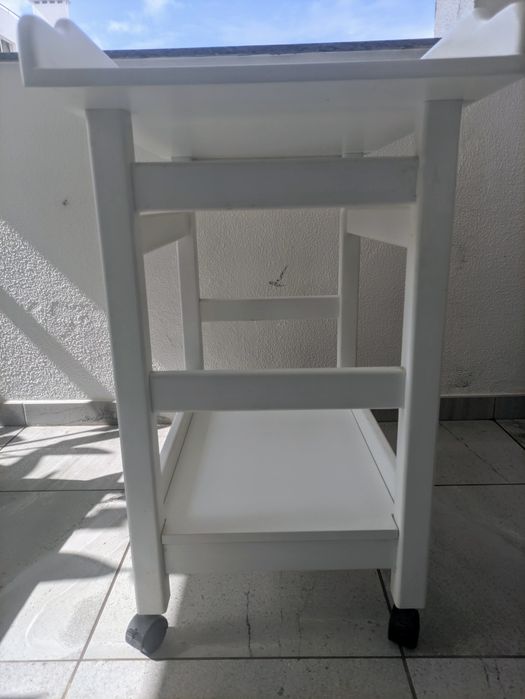 Muda fraldas em madeira lacado branco