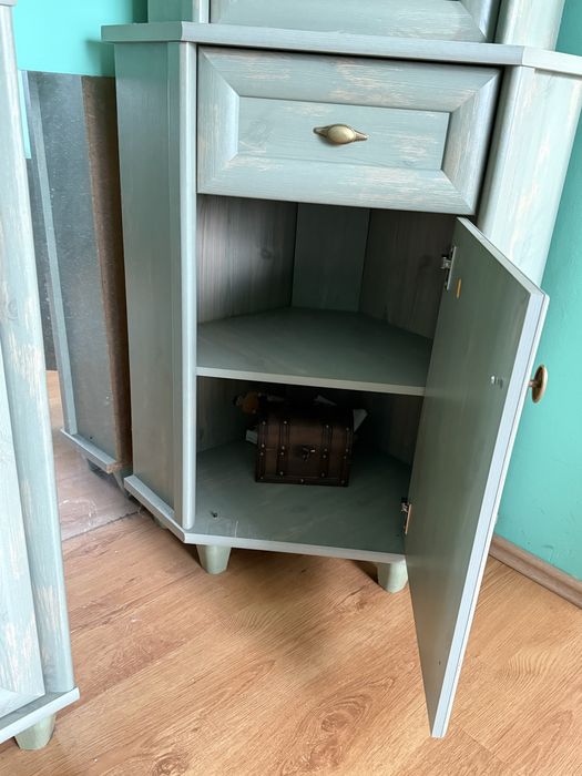 Szafka narozna z witryna “Retro” BRW black red white