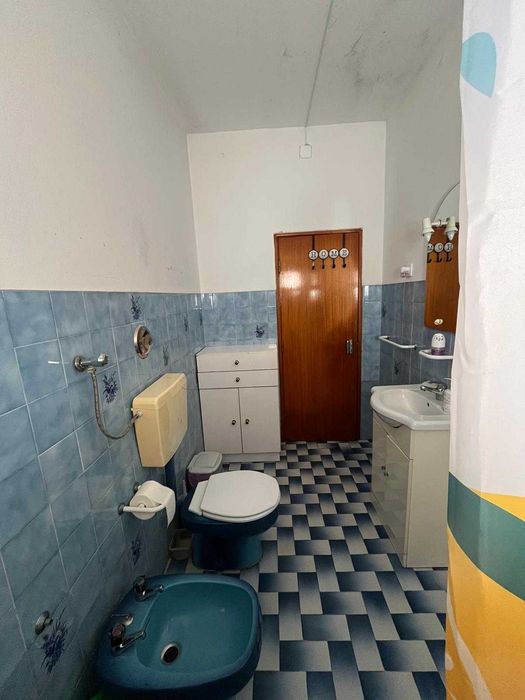 Moradia T4 na Marinha Grande com barracão e anexos