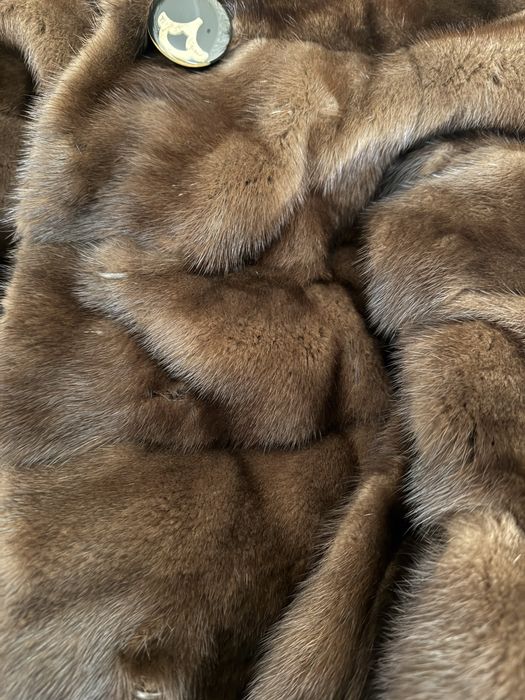 Норкова шубка з капюшоном