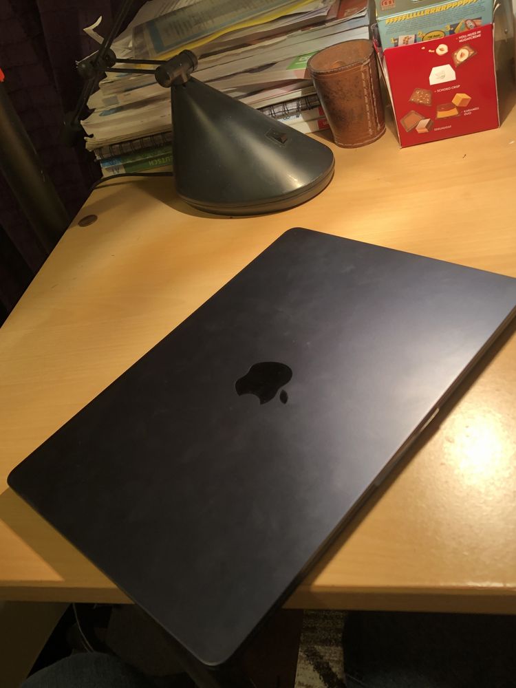 Macbook Air M2 A2681 заблокований