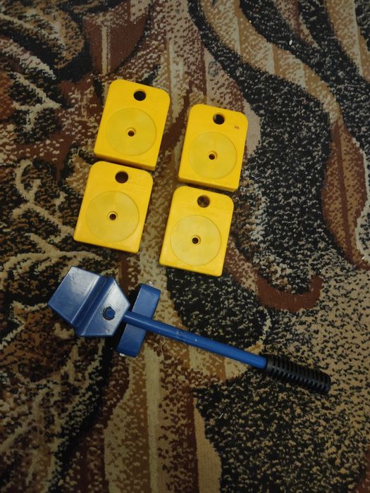 Przyrząd do przesuwania mebli