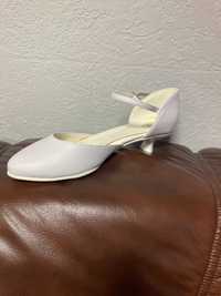Nowe buty, czółenka białe r. 37, wys. 3 cm, wyprzedaż