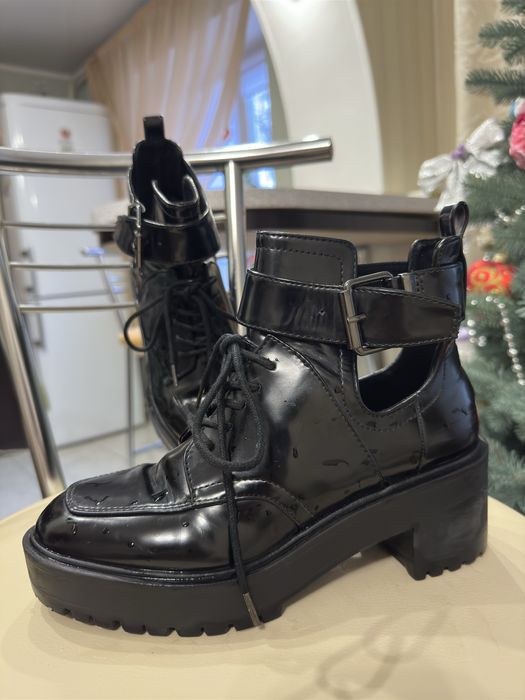 Ботинки шкіряні  лакові берци чоботи  уггі 36 розмір