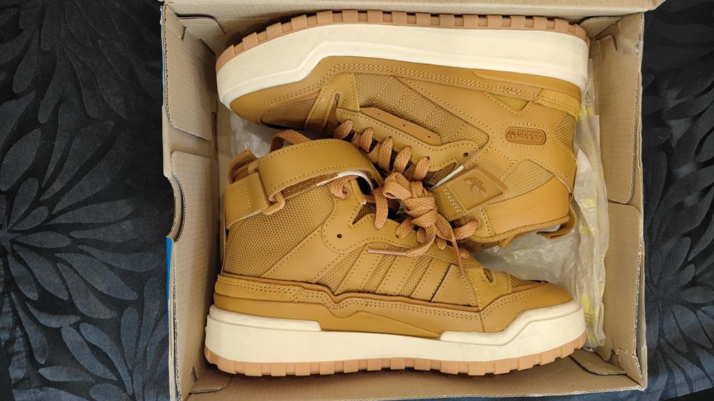 Sapatilhas Adidas tamanho 35
