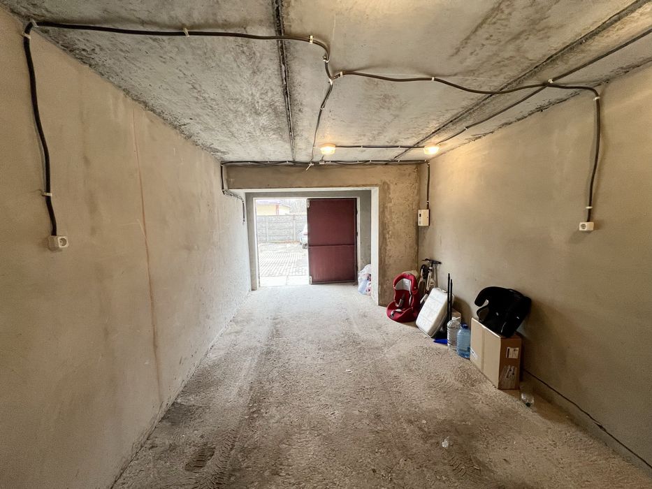 Продаж гаража 20м вул Целевича Пасічна в обжитій новобудові.