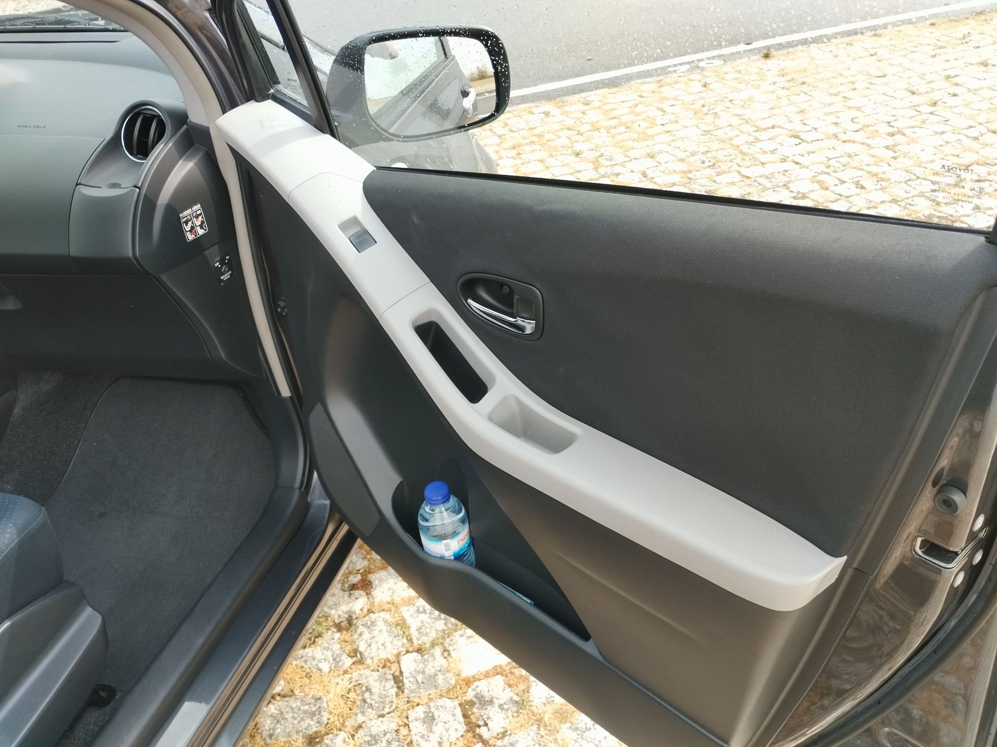 Toyota Yaris1.0-gasolina112.000km-jantes-sensores,etc-só quem quer bom