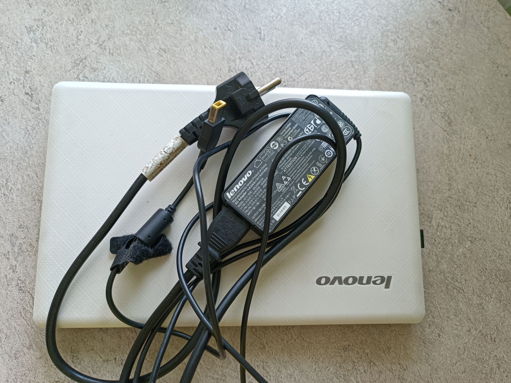 Продам ноутбук Lenovo E10-30
