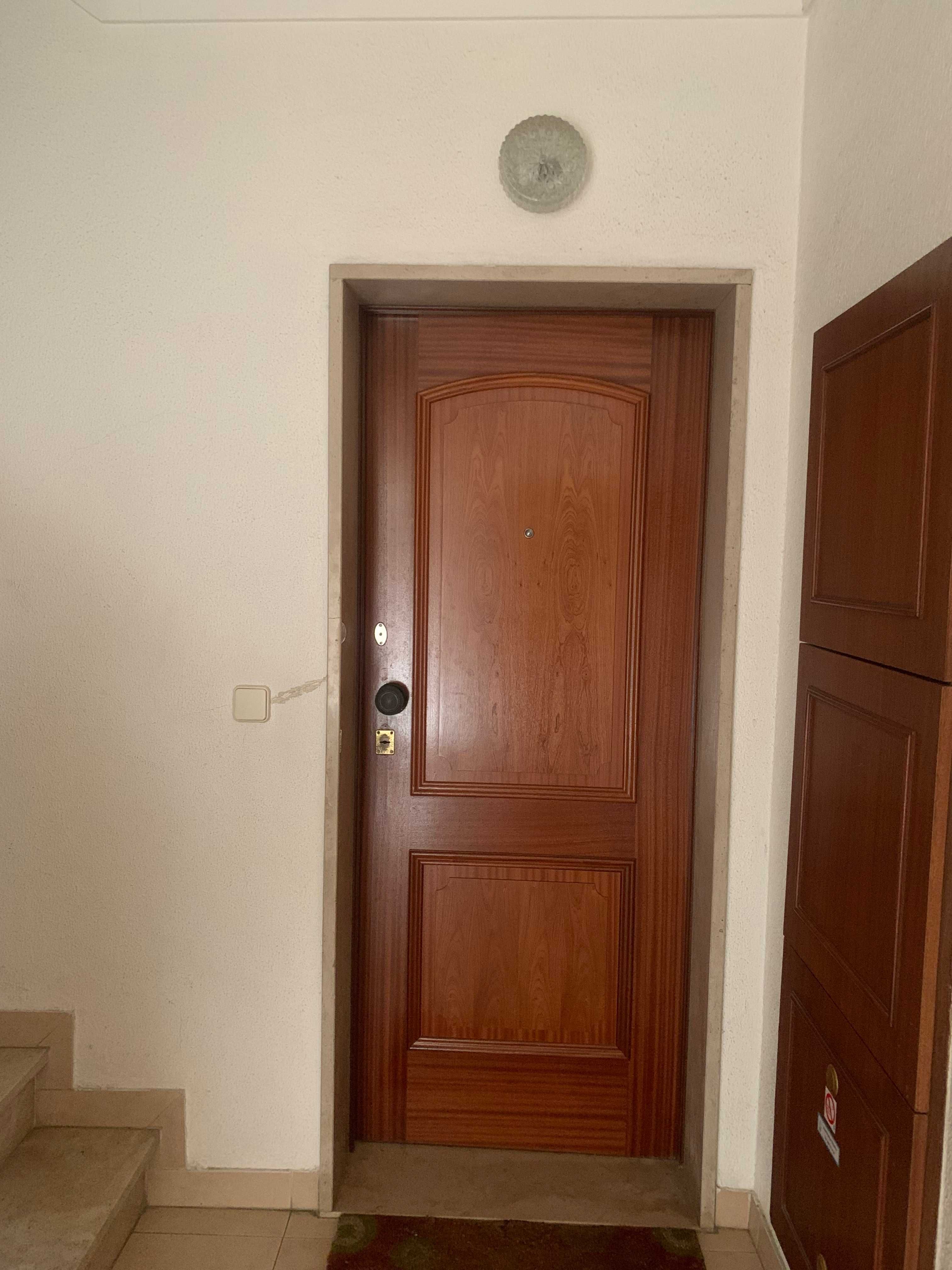 Porta em Madeira Mogno