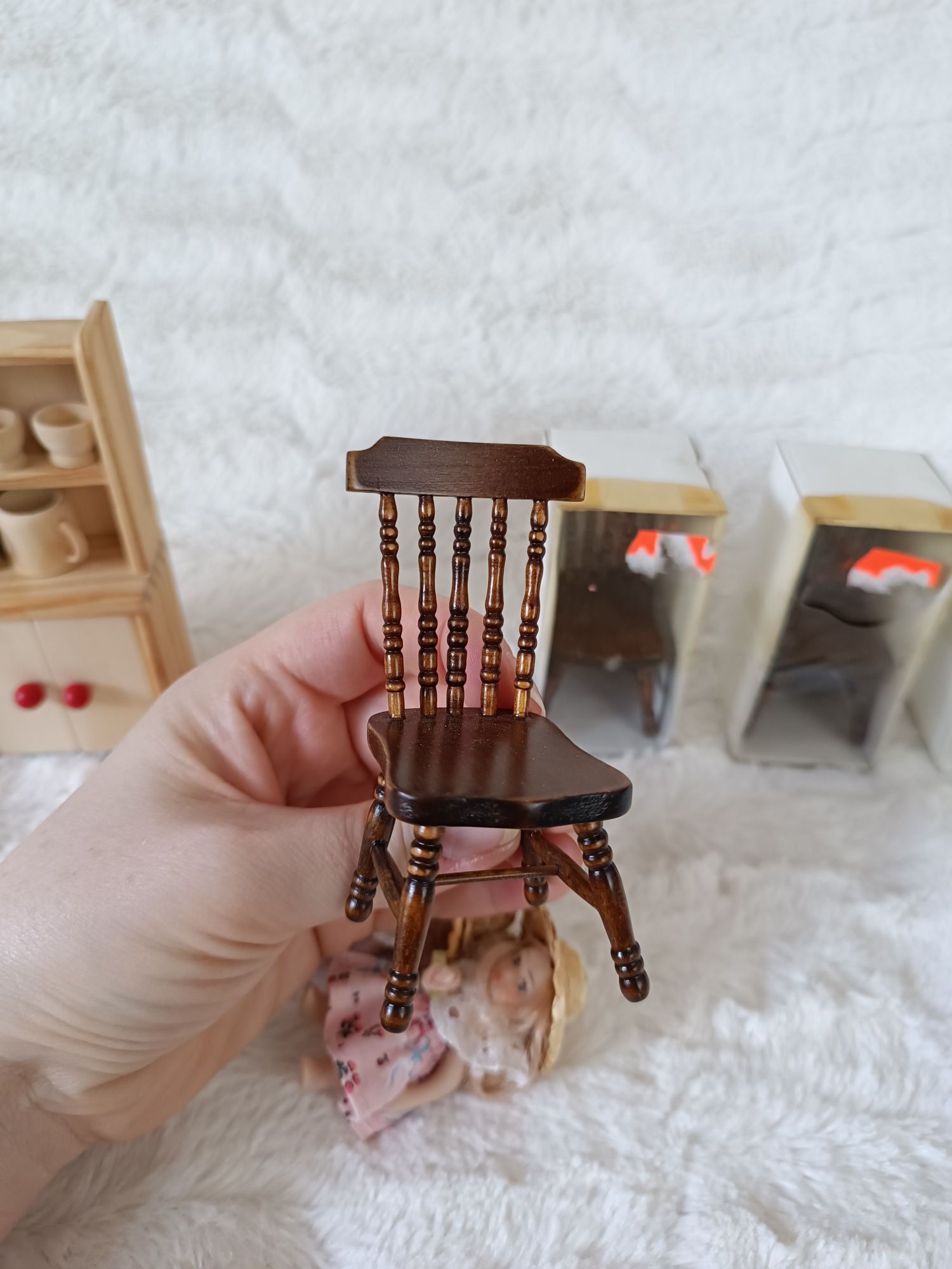 Drewniane mebelki do domku dla lalek vintage laleczki krzesła