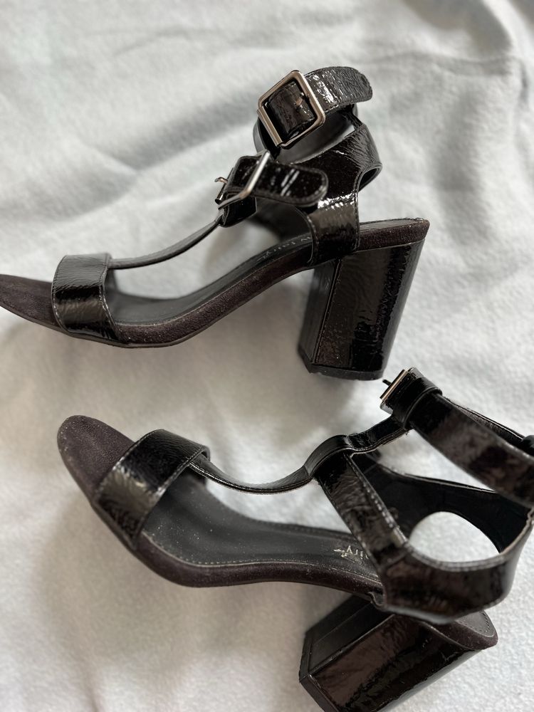 Damskie buty na obcasie rozmiar 37 czarne z odkrytymi palcami