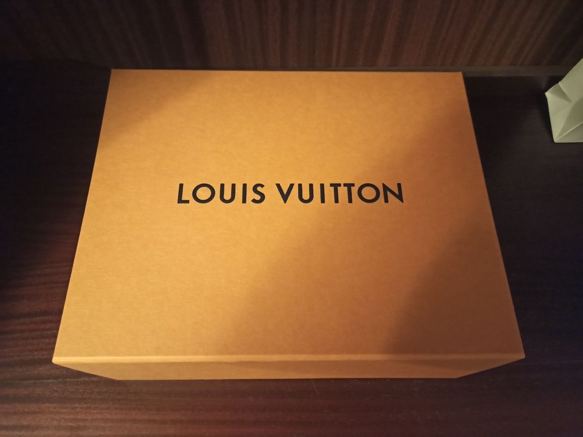 Karton Louis Vuitton