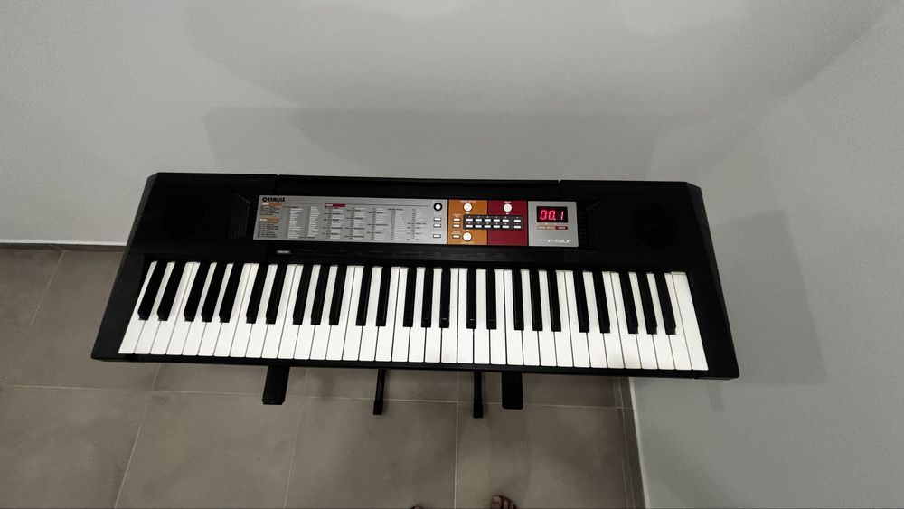 Teclado Yamaha PSR-F50 + Suporte Regulável | Excelente Estado!
