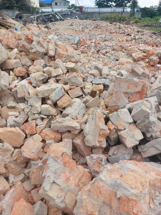 Бій цегли, дроблений бетон, блоки ФБС фундаментні, плити ПК, грунт .