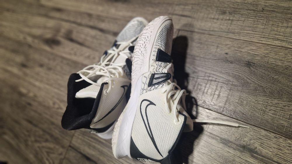 Кроссовки Nike Kyrie 7
