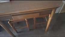 Mesa de cozinha em madeira + 4 bancos