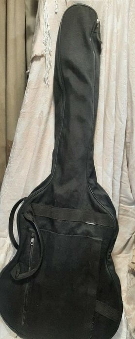 Акустическая гитара шесть струн