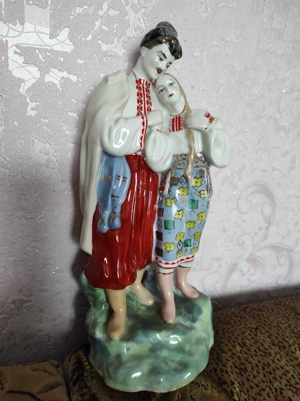 Порцелянова статуетка «Козак і дівчина» -  60-ті роки ХХ століття.