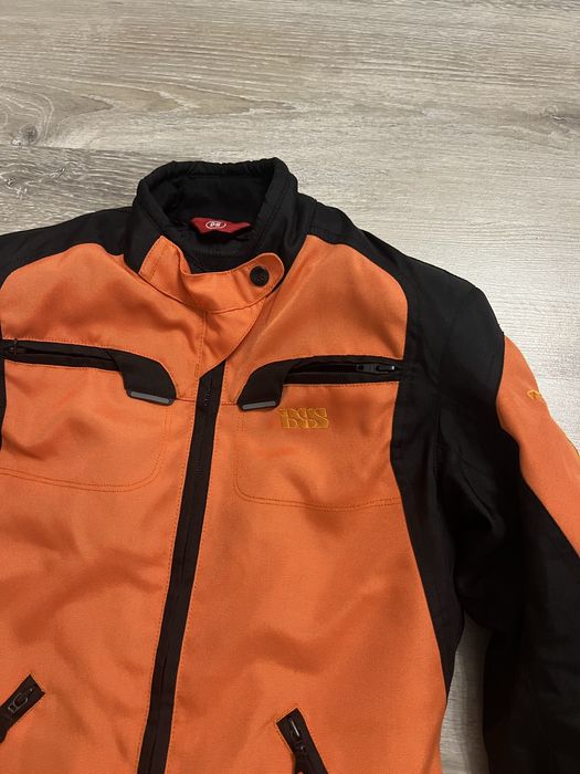 Жіноча мото-куртка в ідеальному стані Розмір S