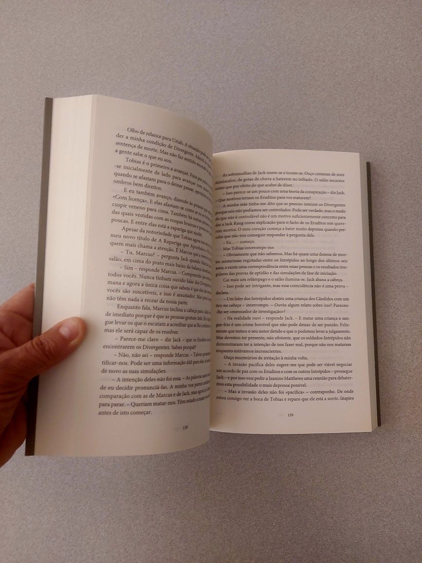 Livro | Insurgente • Verónica Roth • Porto Editora | NOVO