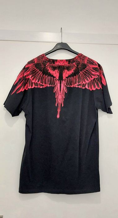 T-shirt preta c/ pormenores - Tamanho M
