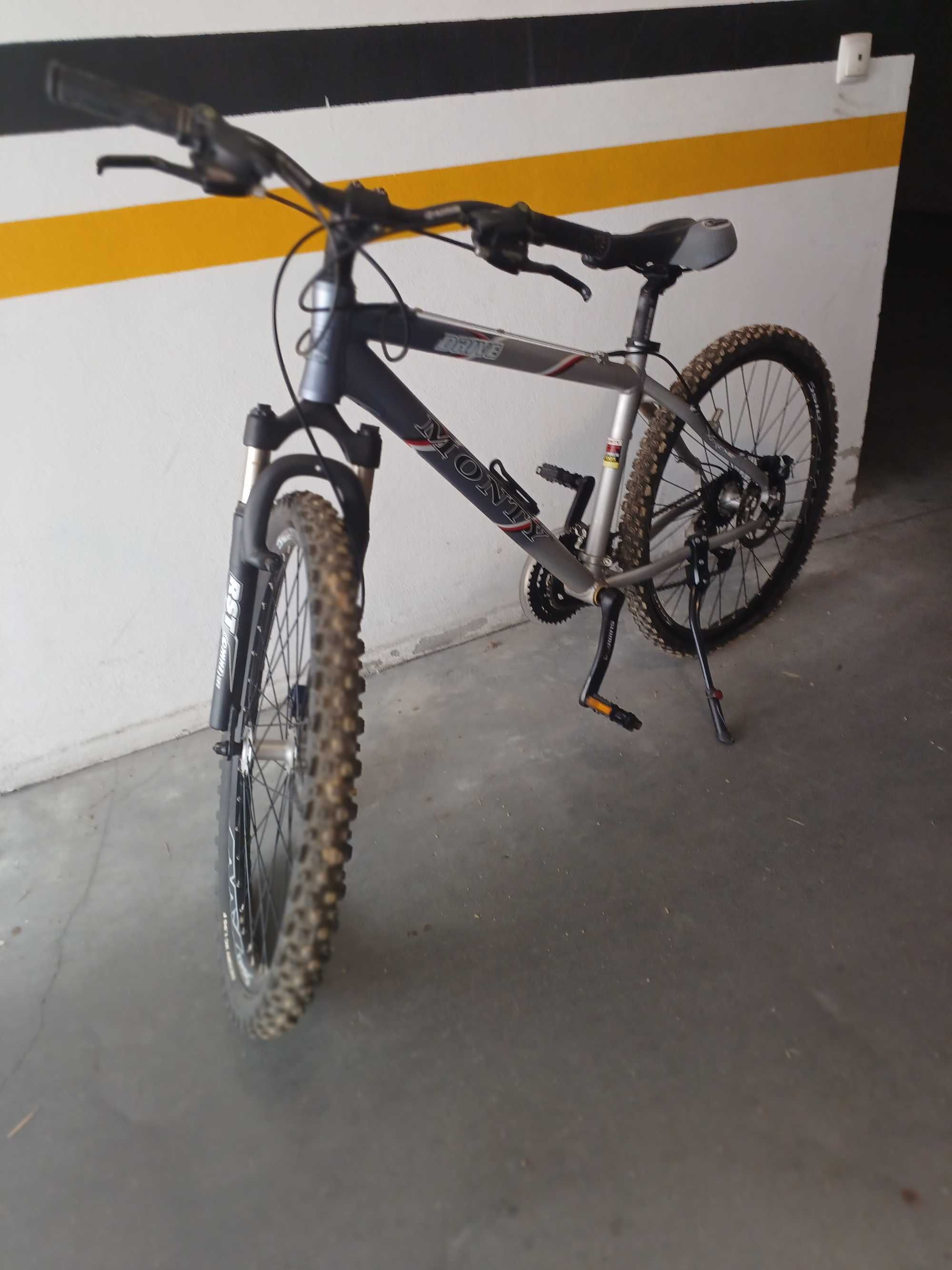 Bicicleta BTT pouco uso