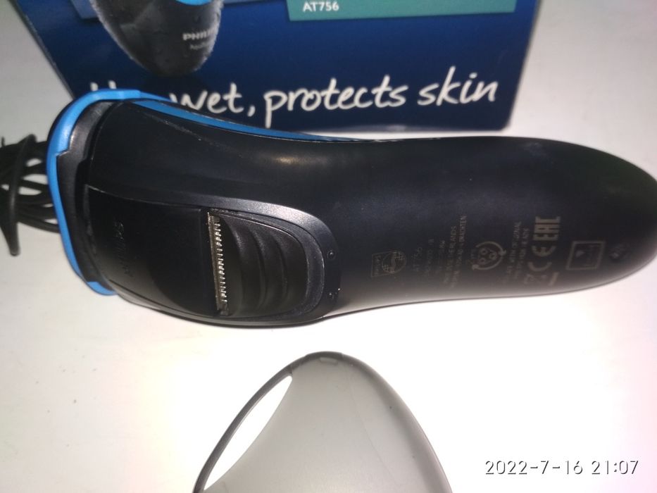 Бритва PHILIPS AquaTouch AT756