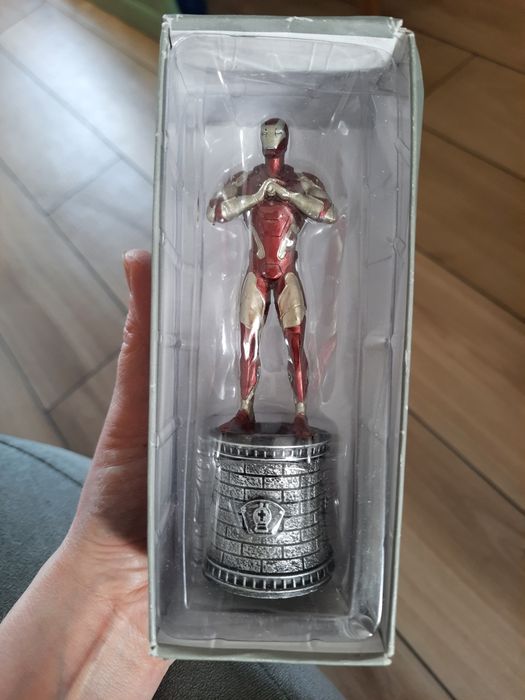 Figurki MARVEL kolekcja SZACHY superbohaterowie Iron Man i Cyclops