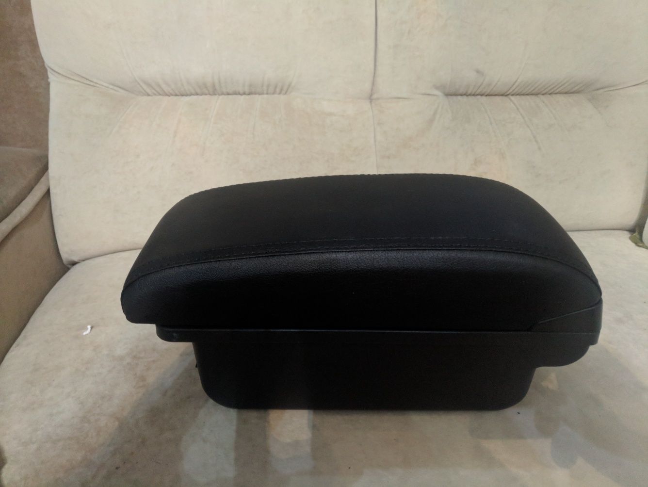 Подлокотник Ford Fiesta 2009-2017 и 2011-2019