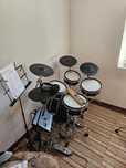 Bateria Roland TD 17 em bom estado com som fantástico