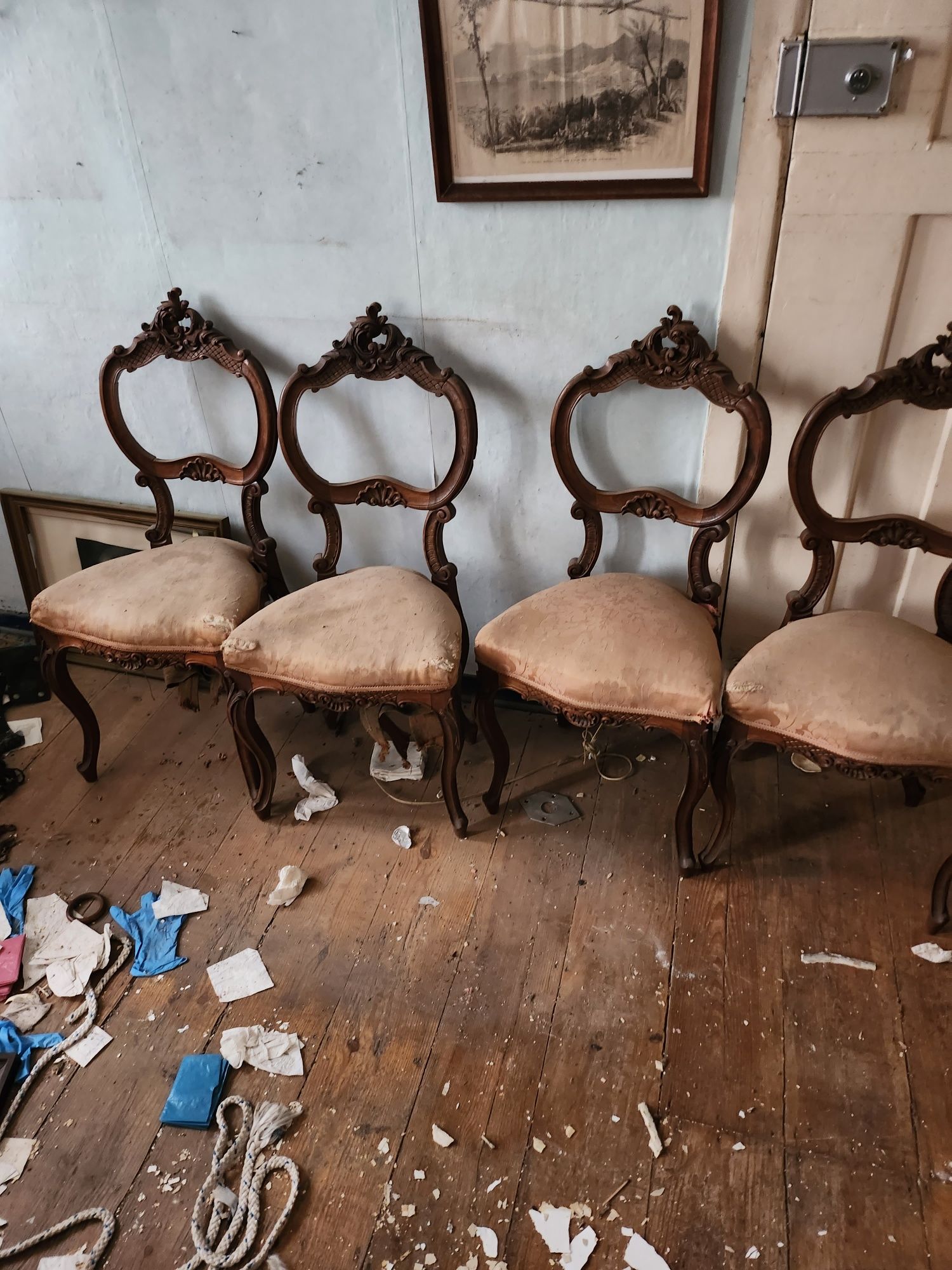Cadeiras para restaurar