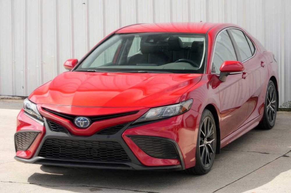 Toyota Camry      2023